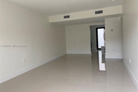 Propiedad comercial en venta en Miami Beach, Florida, 280.94 m2 № 2153462 - foto 6