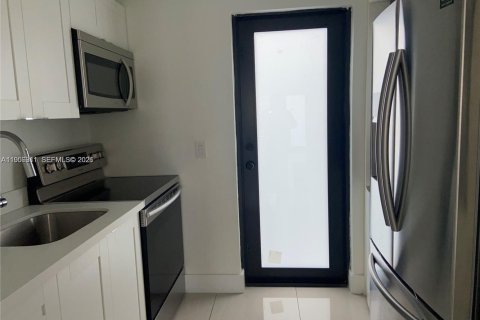 Propiedad comercial en venta en Miami Beach, Florida, 280.94 m2 № 2153462 - foto 5