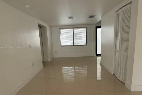 Propiedad comercial en venta en Miami Beach, Florida, 280.94 m2 № 2153462 - foto 27