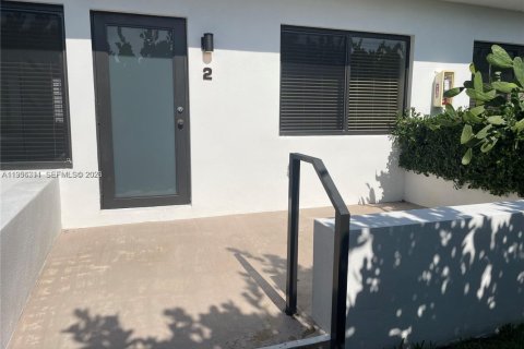 Propiedad comercial en venta en Miami Beach, Florida, 280.94 m2 № 2153462 - foto 3