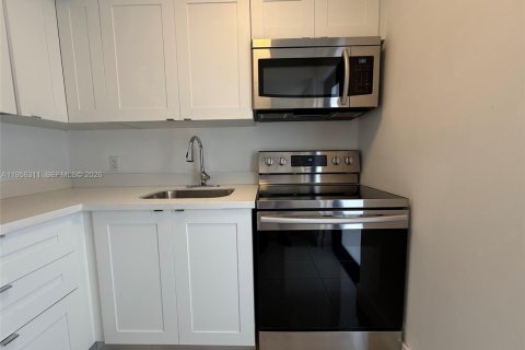 Propiedad comercial en venta en Miami Beach, Florida, 280.94 m2 № 2153462 - foto 22