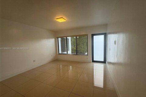Propiedad comercial en venta en Miami Beach, Florida, 280.94 m2 № 2153462 - foto 28