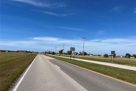 Land in Cape Coral, Florida № 1554088 - photo 2