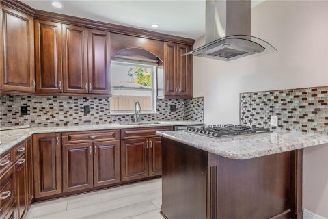 Купить виллу или дом в Сент-Питерсберг, Флорида 13 комнат, 305.09м2, № 1602365 - фото 3