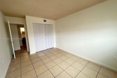 Купить кондоминиум в Лодердейл-Лейкс, Флорида 2 спальни, 102.19м2, № 2058145 - фото 13