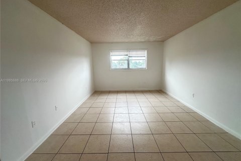 Купить кондоминиум в Лодердейл-Лейкс, Флорида 2 спальни, 102.19м2, № 2058145 - фото 10