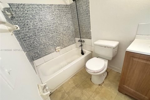 Купить кондоминиум в Лодердейл-Лейкс, Флорида 2 спальни, 102.19м2, № 2058145 - фото 12