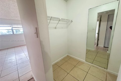 Купить кондоминиум в Лодердейл-Лейкс, Флорида 2 спальни, 102.19м2, № 2058145 - фото 11