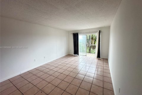Купить кондоминиум в Лодердейл-Лейкс, Флорида 2 спальни, 102.19м2, № 2058145 - фото 8