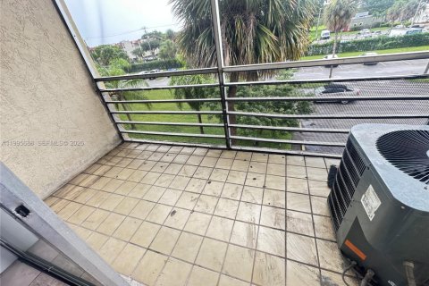 Купить кондоминиум в Лодердейл-Лейкс, Флорида 2 спальни, 102.19м2, № 2058145 - фото 17