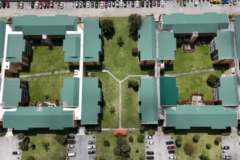 Купить кондоминиум в Лодердейл-Лейкс, Флорида 2 спальни, 102.19м2, № 2058145 - фото 3