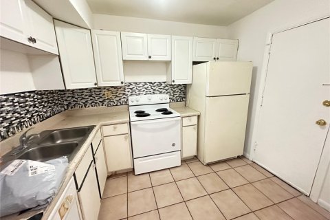 Купить кондоминиум в Лодердейл-Лейкс, Флорида 2 спальни, 102.19м2, № 2058145 - фото 7