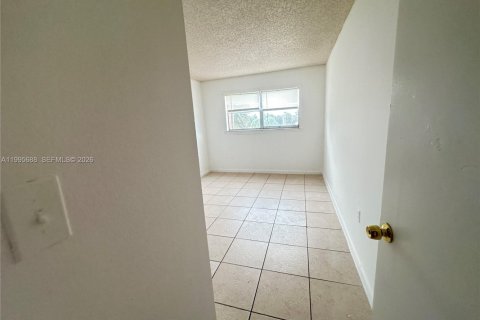 Купить кондоминиум в Лодердейл-Лейкс, Флорида 2 спальни, 102.19м2, № 2058145 - фото 14