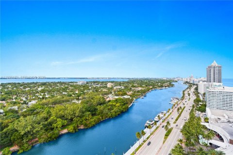 Condo in Miami Beach, Florida № 2154794 - photo 2