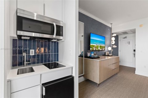 Condo in Miami Beach, Florida № 2154794 - photo 15