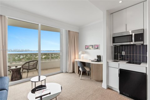 Condo in Miami Beach, Florida № 2154794 - photo 5
