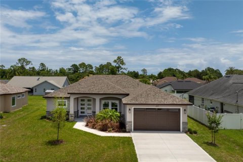 House in Palm Coast, Florida 4 bedrooms, 177.63 sq.m. № 2196305 - photo 2