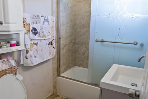 Купить виллу или дом в Майами-Гарденс, Флорида 3 спальни, 245.26м2, № 1952954 - фото 14