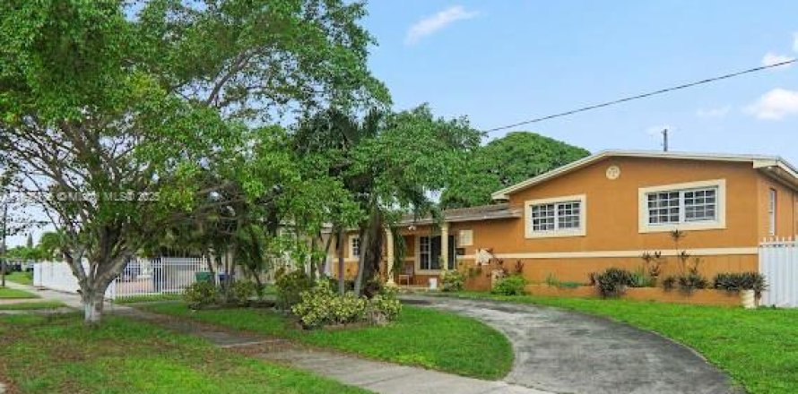 Дом в Майами-Гарденс, Флорида 3 спальни, 245.26м2 № 1952954