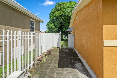 Купить виллу или дом в Майами-Гарденс, Флорида 3 спальни, 245.26м2, № 1952954 - фото 29