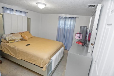 Купить виллу или дом в Майами-Гарденс, Флорида 3 спальни, 245.26м2, № 1952954 - фото 23