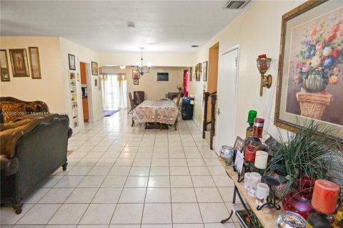 Купить виллу или дом в Майами-Гарденс, Флорида 3 спальни, 245.26м2, № 1952954 - фото 5