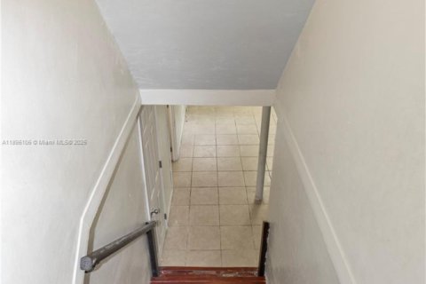 Купить виллу или дом в Майами-Гарденс, Флорида 3 спальни, 245.26м2, № 1952954 - фото 26