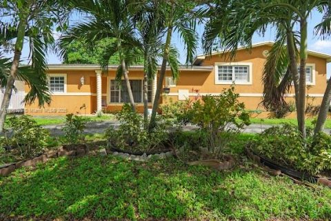 Купить виллу или дом в Майами-Гарденс, Флорида 3 спальни, 245.26м2, № 1952954 - фото 3