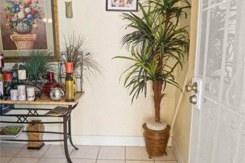 Купить виллу или дом в Майами-Гарденс, Флорида 3 спальни, 245.26м2, № 1952954 - фото 4