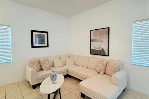 Touwnhouse à louer à Kissimmee, Floride: 4 chambres, 151.99 m2 № 2106039 - photo 3
