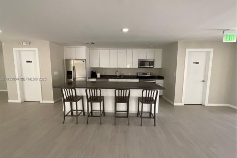 Condominio en alquiler en Miami, Florida, 3 dormitorios, 96.62 m2 № 1986128 - foto 23