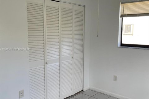 Condominio en alquiler en Miami, Florida, 3 dormitorios, 96.62 m2 № 1986128 - foto 14