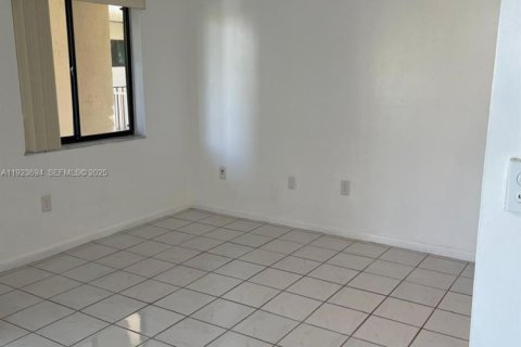 Condominio en alquiler en Miami, Florida, 3 dormitorios, 96.62 m2 № 1986128 - foto 15