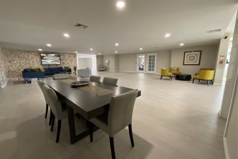 Condominio en alquiler en Miami, Florida, 3 dormitorios, 96.62 m2 № 1986128 - foto 22