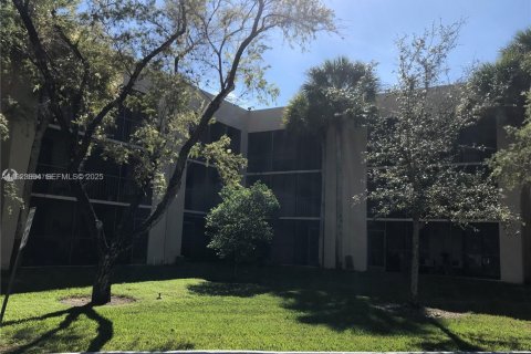 Condominio en alquiler en Miami, Florida, 3 dormitorios, 96.62 m2 № 1986128 - foto 18