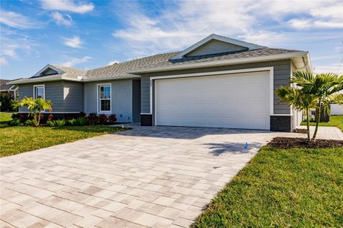 Casa en venta en Cape Coral, Florida, 4 dormitorios, 168.06 m2 № 1787453 - foto 1