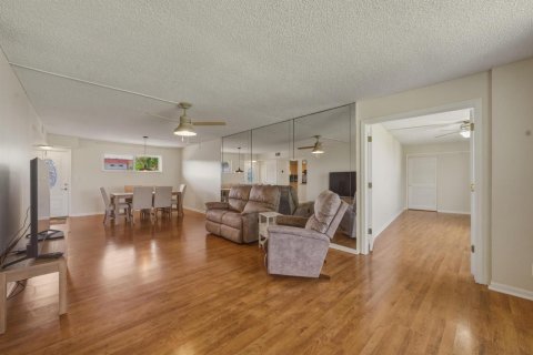 Condominio en venta en Pembroke Pines, Florida, 2 dormitorios, 97.55 m2 № 2175481 - foto 10
