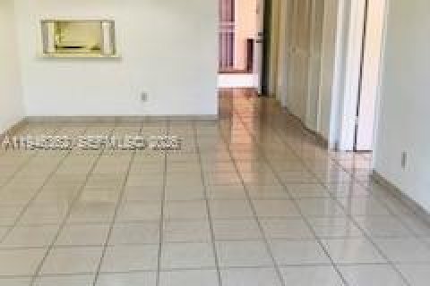 Apartment in Hialeah Gardens, Florida 66.43 sq.m. № 2002751 - photo 3