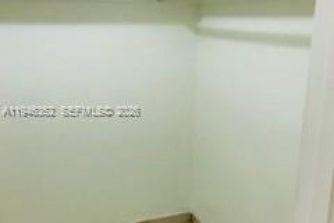 Apartment in Hialeah Gardens, Florida 66.43 sq.m. № 2002751 - photo 8