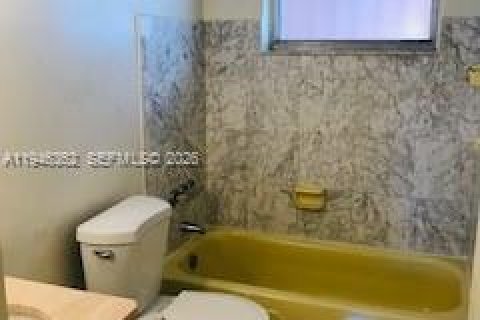 Apartment in Hialeah Gardens, Florida 66.43 sq.m. № 2002751 - photo 6