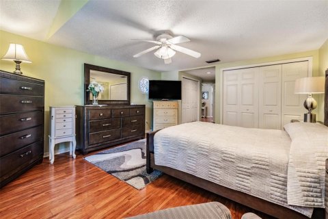 House in Temple Terrace, Florida 4 bedrooms, 208.57 sq.m. № 2132809 - photo 24