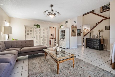 House in Temple Terrace, Florida 4 bedrooms, 208.57 sq.m. № 2132809 - photo 8