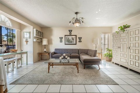 House in Temple Terrace, Florida 4 bedrooms, 208.57 sq.m. № 2132809 - photo 7