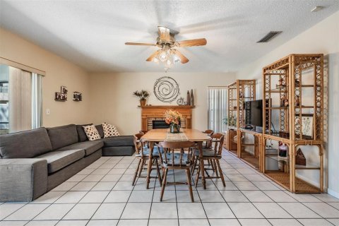 House in Temple Terrace, Florida 4 bedrooms, 208.57 sq.m. № 2132809 - photo 16