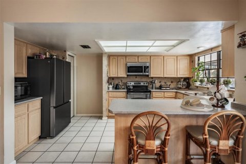 House in Temple Terrace, Florida 4 bedrooms, 208.57 sq.m. № 2132809 - photo 13