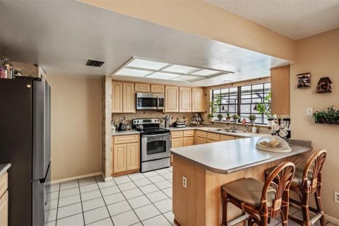 House in Temple Terrace, Florida 4 bedrooms, 208.57 sq.m. № 2132809 - photo 15