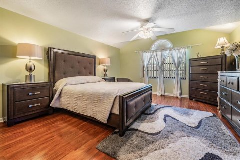 House in Temple Terrace, Florida 4 bedrooms, 208.57 sq.m. № 2132809 - photo 23