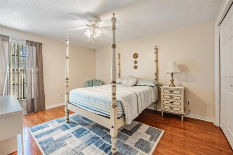 House in Temple Terrace, Florida 4 bedrooms, 208.57 sq.m. № 2132809 - photo 28