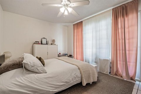 House in Temple Terrace, Florida 4 bedrooms, 208.57 sq.m. № 2132809 - photo 30