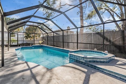 House in Temple Terrace, Florida 4 bedrooms, 208.57 sq.m. № 2132809 - photo 21